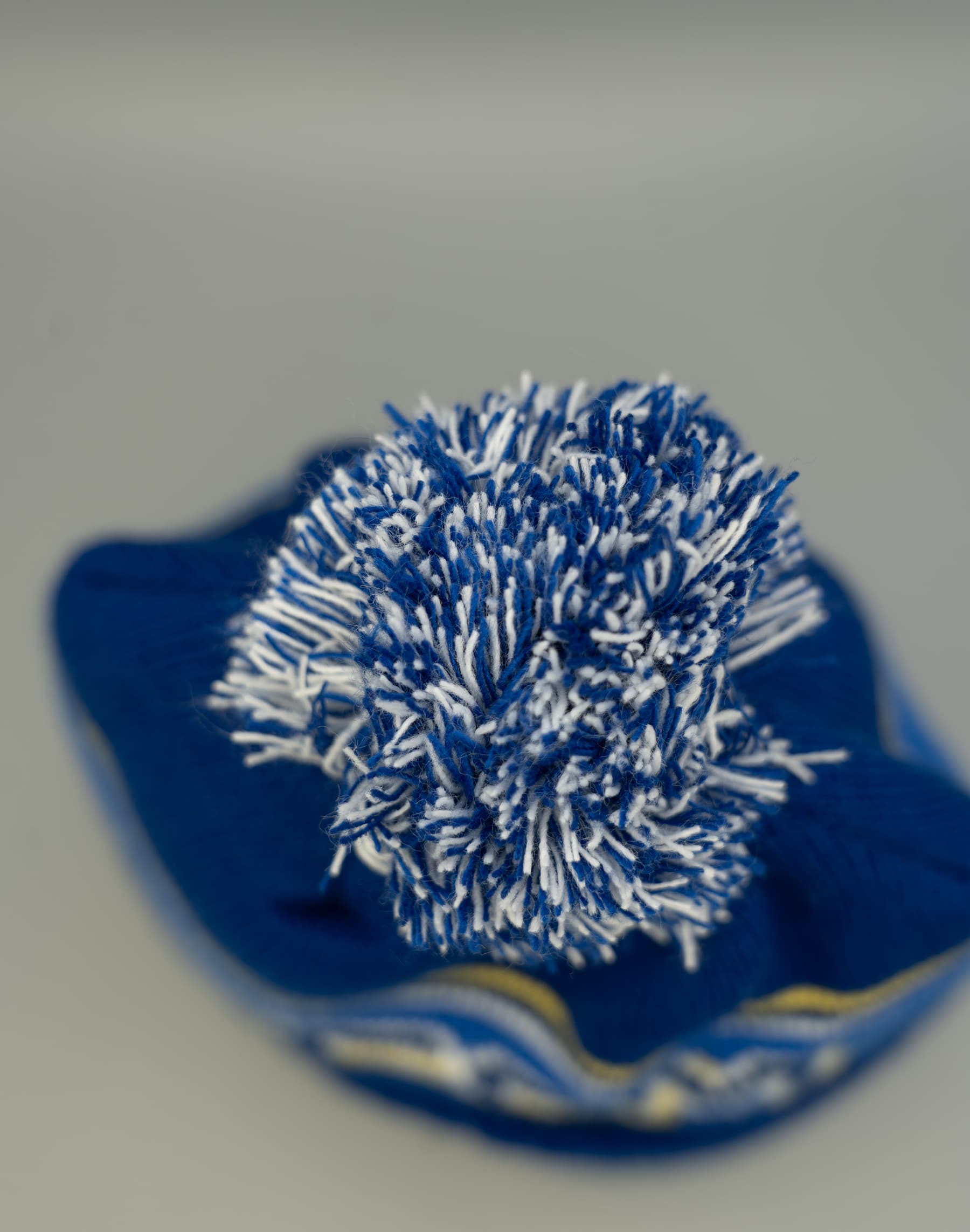 BONNET POMPOM BLEU