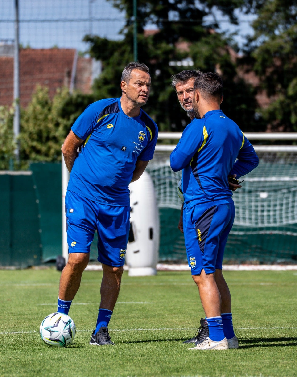 SHORT TRAINING STAFF